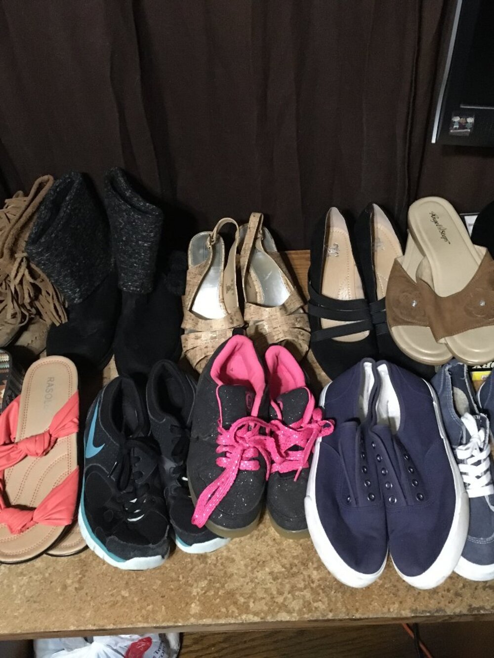 LOT OF 11 WOMEN SHOES HEELS SANDALS SIZE 4-10 MOST 10 NIKE STUDIO 1886 RASOLLI